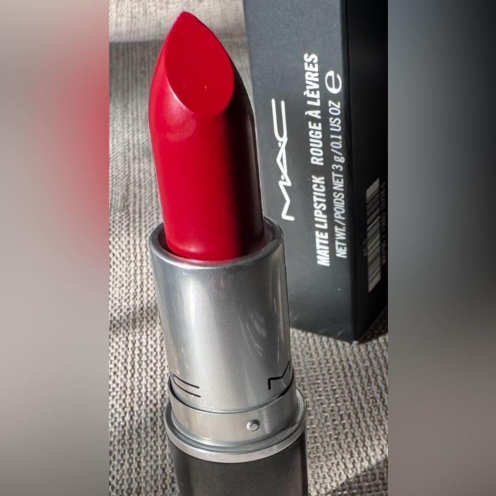 MAC “GLAM” Lipstick - Exclusive Release / ✨LIMITED EDITION✨ - Picture 5 of 8